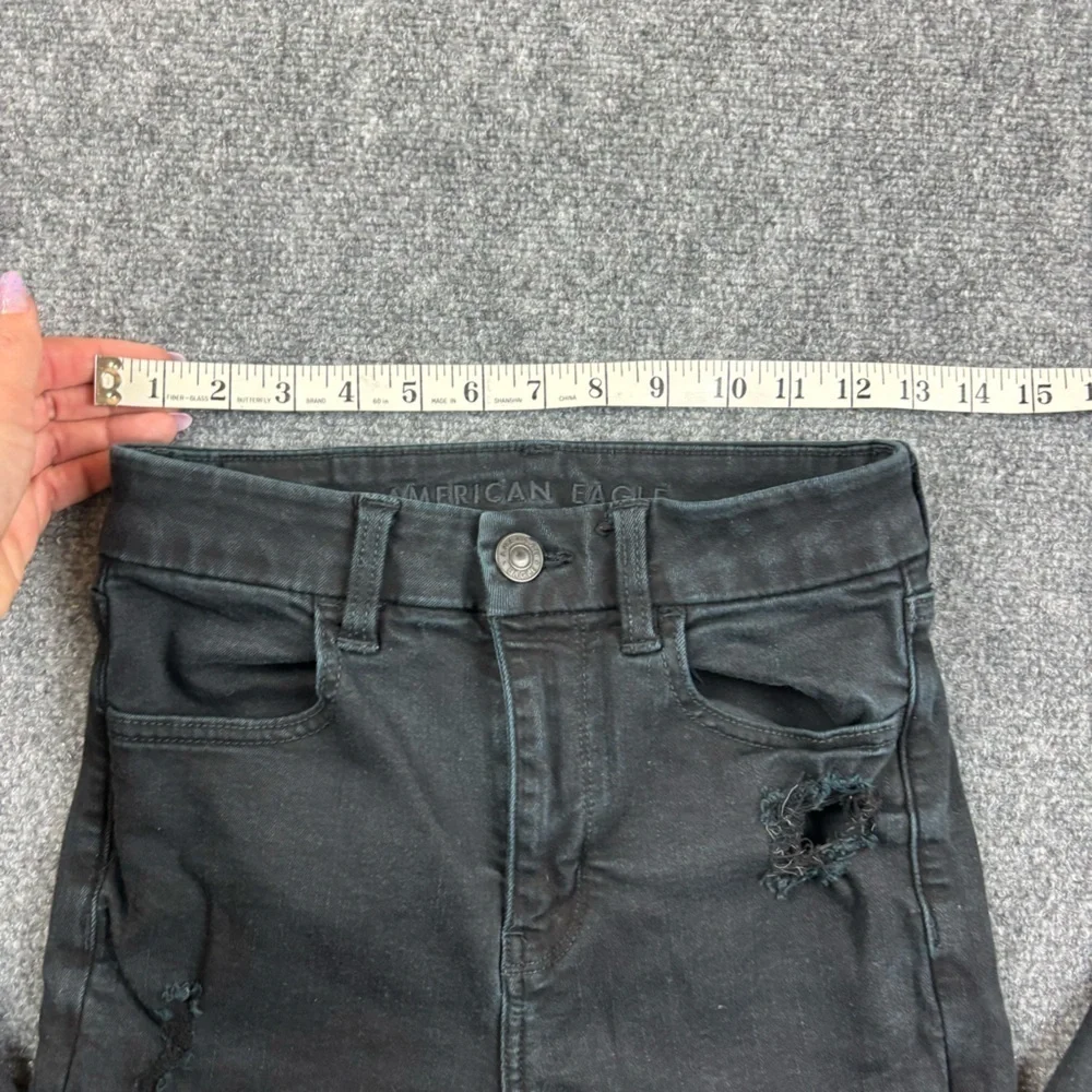 AMERICAN EAGLE Women’s Black Denim Curvy Hi-Rise Jegging Distressed size 2 Short